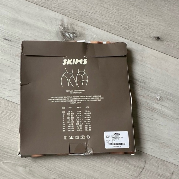 Skims Shaping Underwear MID WAIST THONG. New, Comes in Original Skims Packaging. - Picture 7 of 8